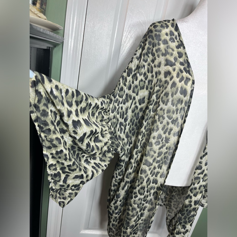 Womens Plus 2X Sheer Animal Print Cardi with Designer Bell Sleeve EUC